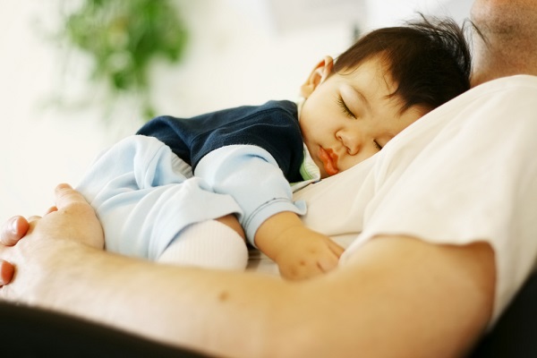 baby-sleeping-on-dad.jpg